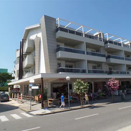 Comfortable Flat With Spacious Terrace *